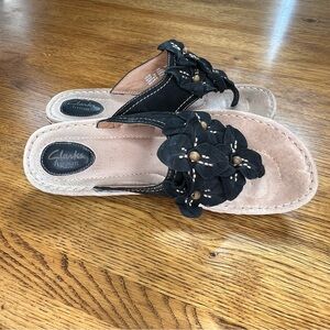 ⭐️ Clarks Women's Black Leather Flip Flop Thong Comfort Sandals 3D Flower 12 M